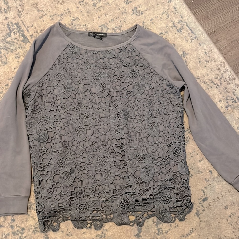 Adrianna Papell Long-sleeves grey top with lace detail